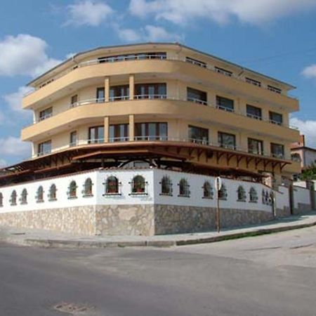 Family Hotel St. Constantine And Helena Iwajłowgrad Zewnętrze zdjęcie