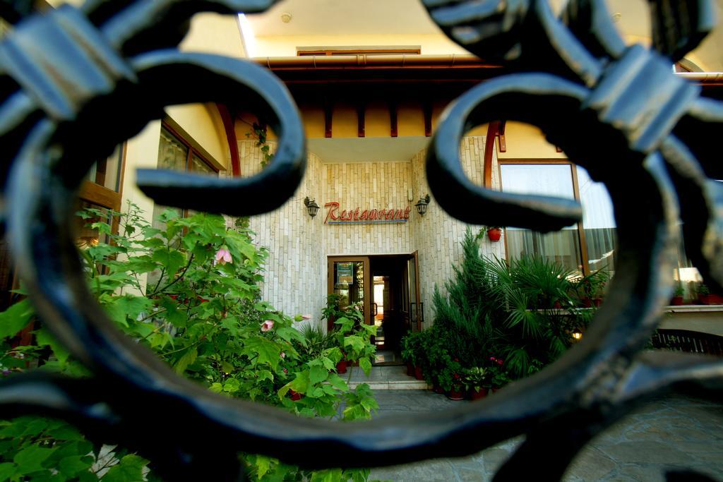 Family Hotel St. Constantine And Helena Iwajłowgrad Zewnętrze zdjęcie