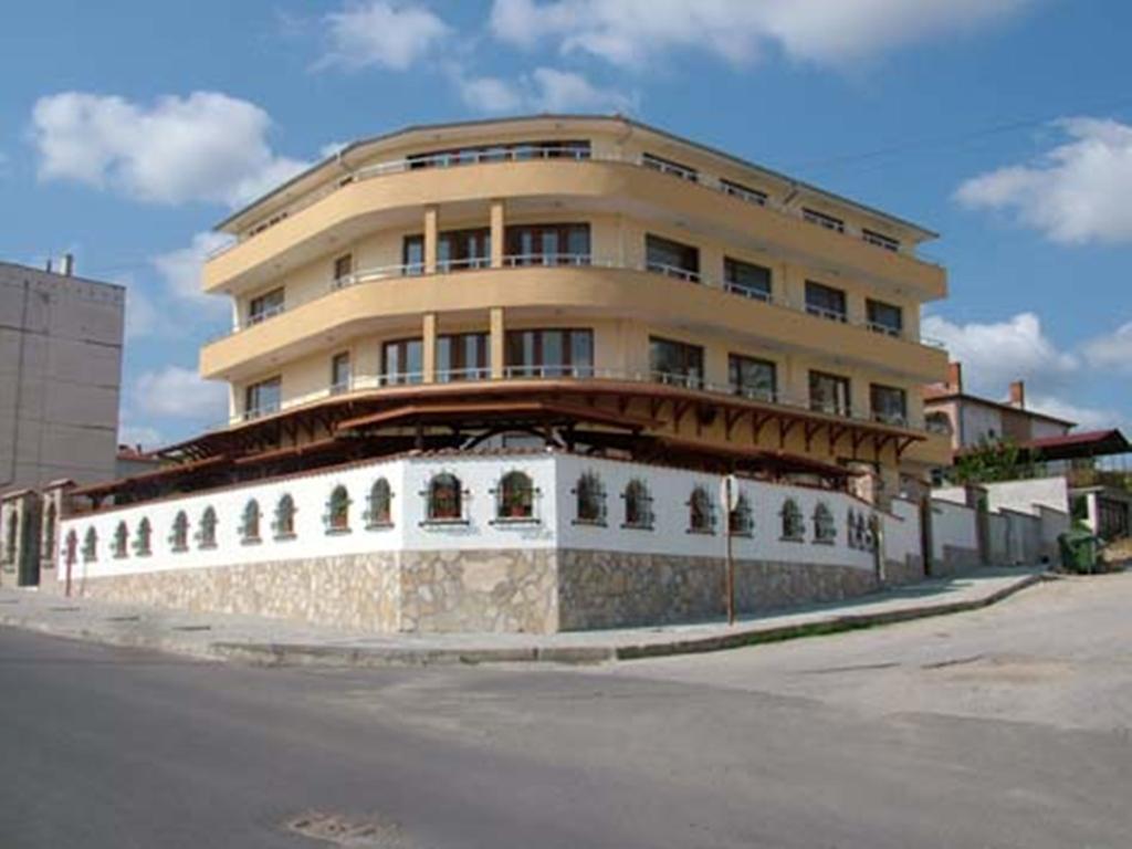Family Hotel St. Constantine And Helena Iwajłowgrad Zewnętrze zdjęcie