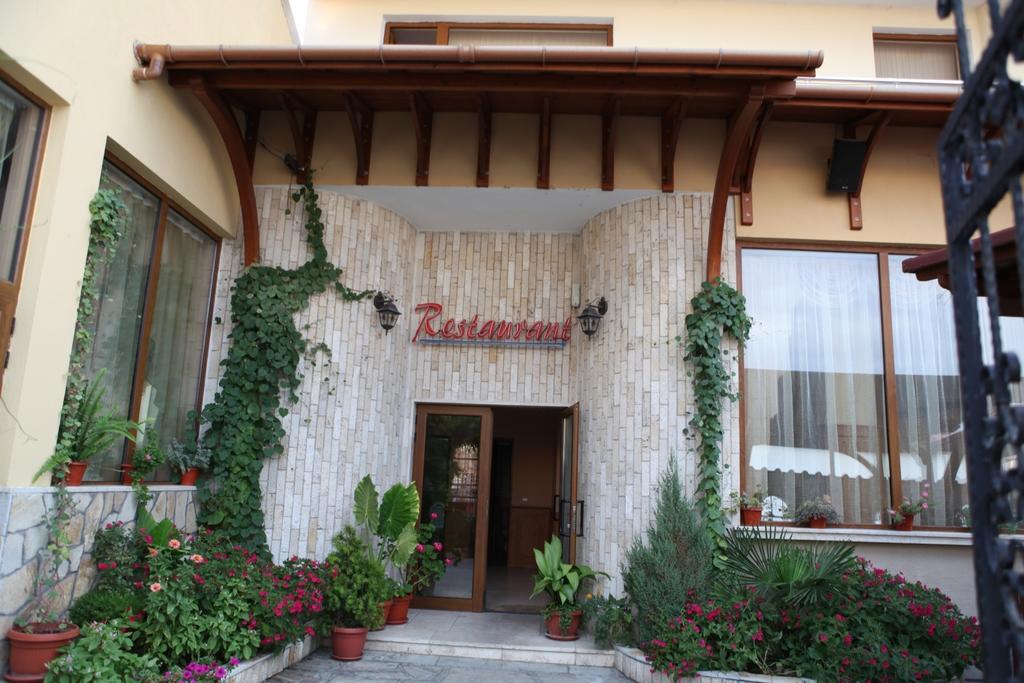 Family Hotel St. Constantine And Helena Iwajłowgrad Zewnętrze zdjęcie
